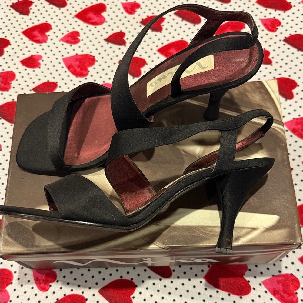 Nina heels 9 fair shape Elegant Black Strappy Heels